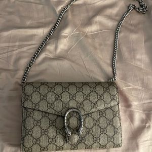 Never been used chain wallet Gucci Dionysus